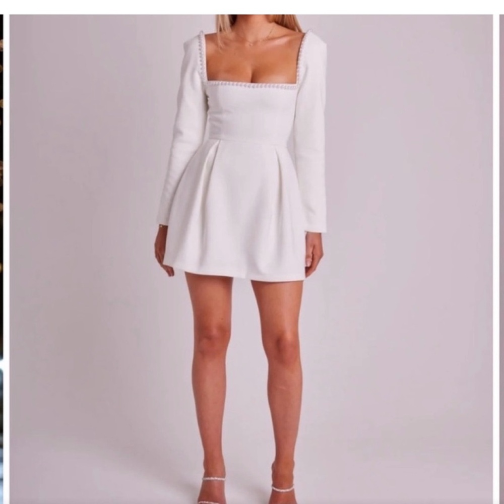 Chic White Long Sleeve Mini Dress